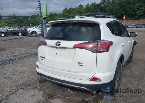 2017 Toyota Rav4 Xle z USA, uszkodzony, nr VIN JTMRFREV7HD199244